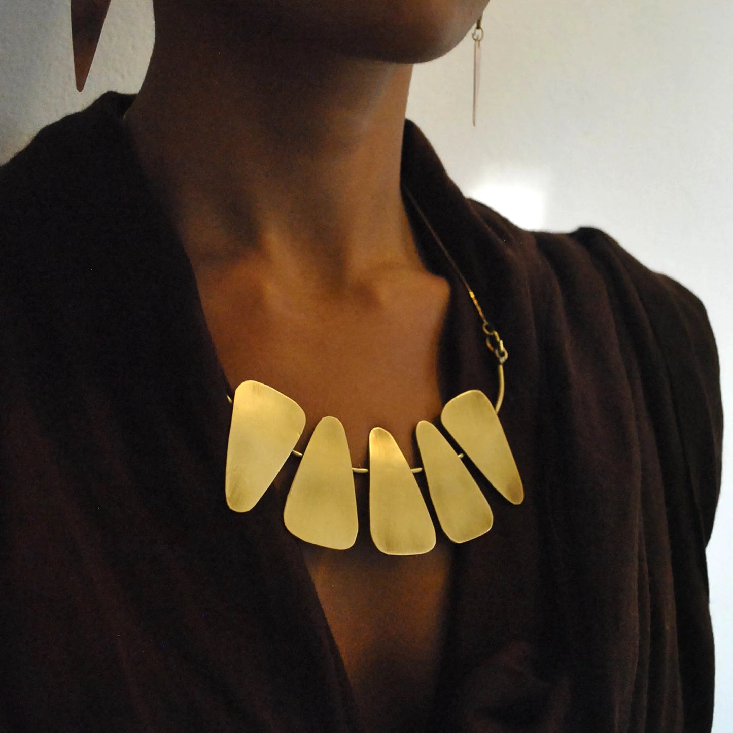 Dzino Neckpiece
