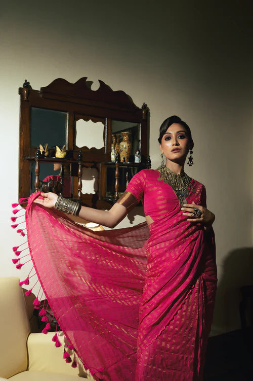 TWIN REALM I PINK HANDLOOM COTTON SAREE WITH ZARI STRIPES AND SCALLOPED BORDER