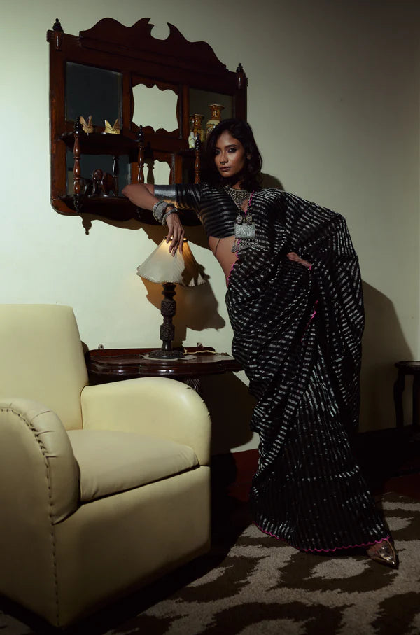 ARCANE SORCERESS I BLACK HANDLOOM COTTON SAREE WITH ZARI STRIPES AND SCALLOPED BORDER