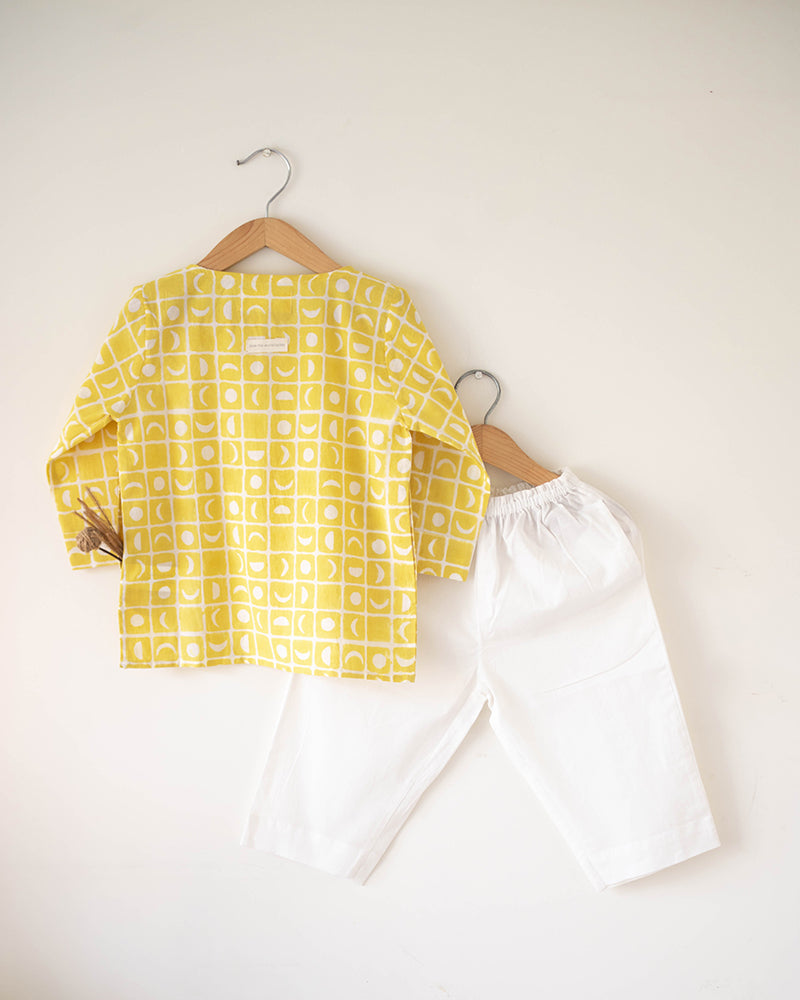 I want to be like grandpa’ kurta pajama set in yellow moon chase