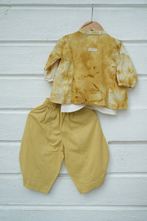 Set of 3 - ‘Kesar love’ baggy pant, sleeveless white top and tie dye kedia jacket