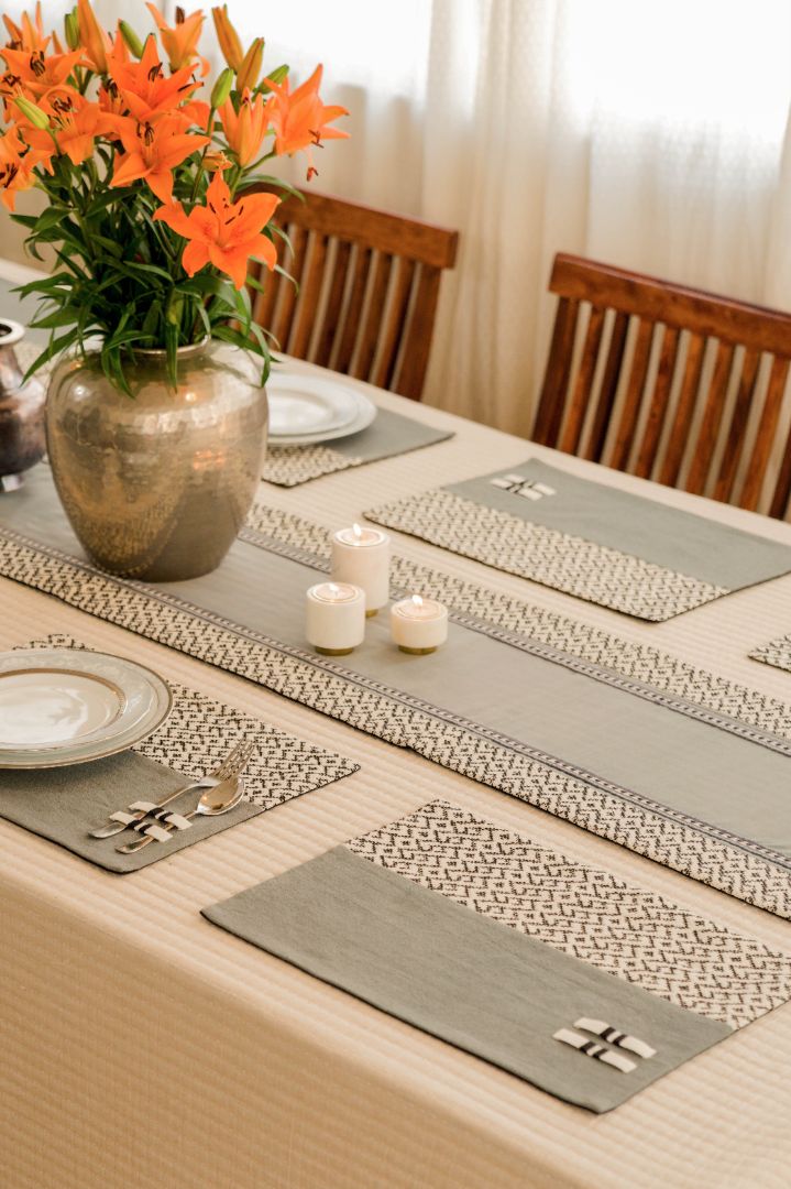 Aeolus Dining Set of a table Runner and 8 mats