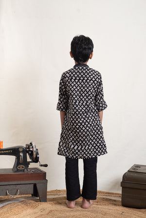 Syahi Threadwork Kurta Set