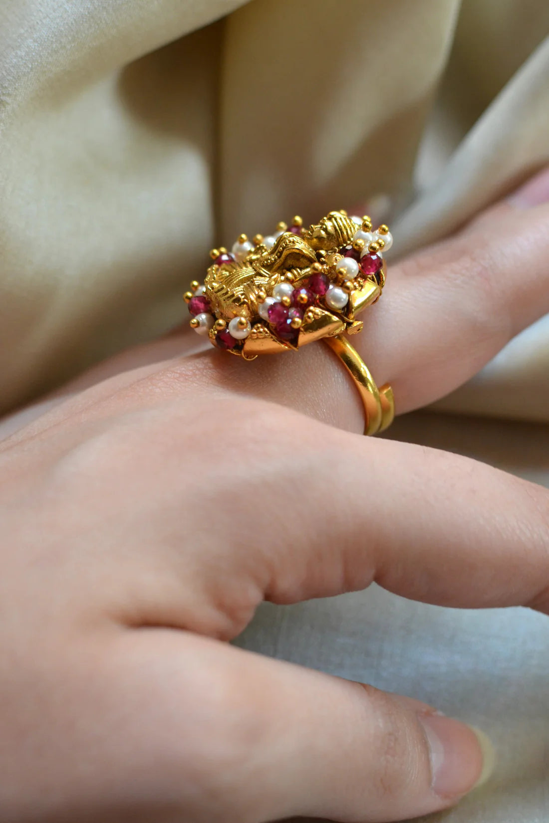 GODDESS RING - PEARL & RED