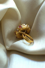 GODDESS RING - PEARL & RED