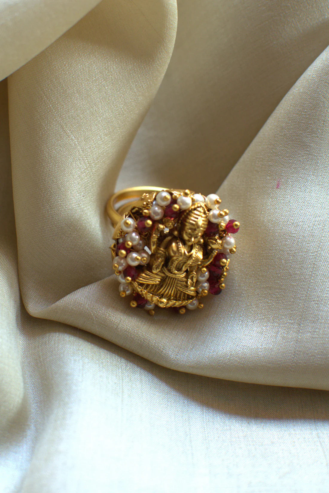 GODDESS RING - PEARL & RED