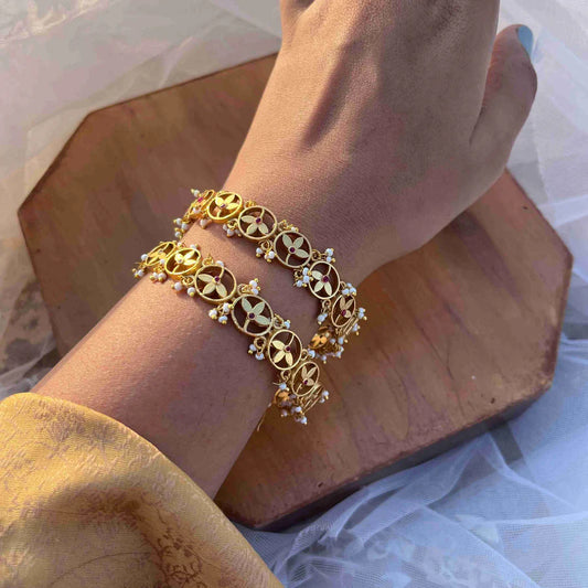 Meera Pearl Bangle