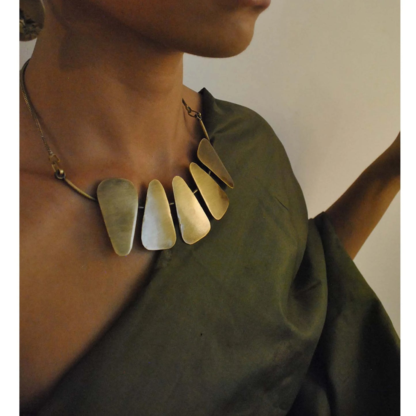 Dzino Neckpiece